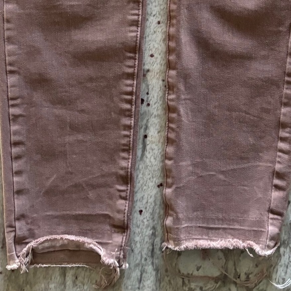 American Eagle Womens Pink Super Stretch Jegging with Distressed Bottom, Size 8 - Picture 7 of 7